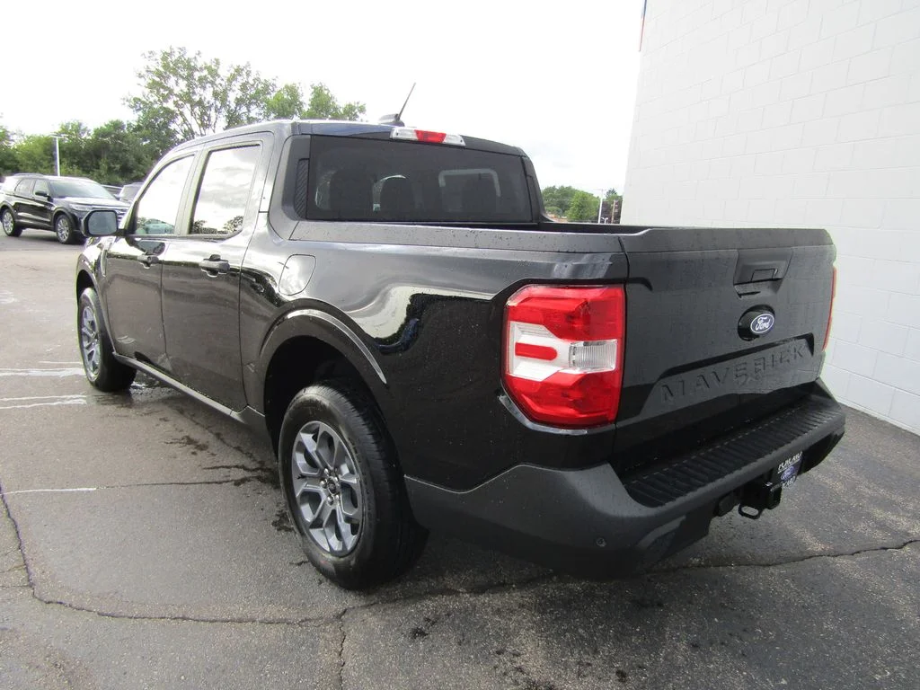 New 2026 Shadow Black Ford XLT image 8