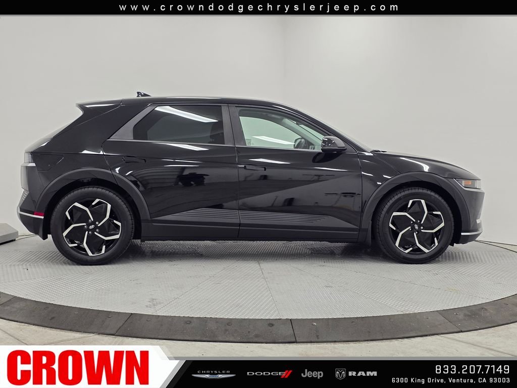 Used 2024 Black Hyundai SEL image 8