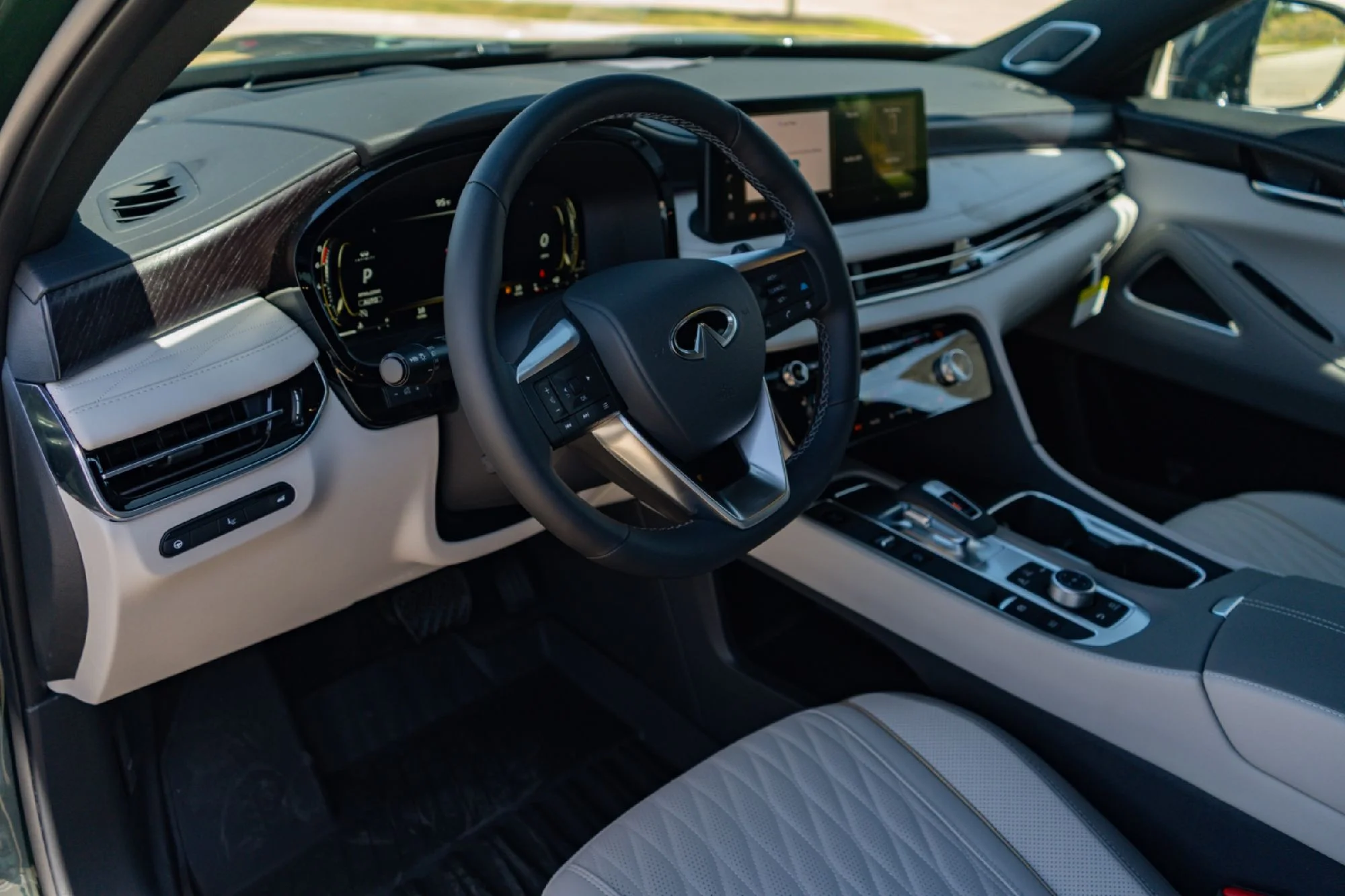 New 2027 2T DEEP EMRD INFINITI Autograph AWD image 8