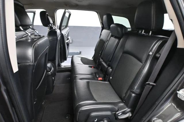 Used 2017 Gray Dodge Crossroad image 35