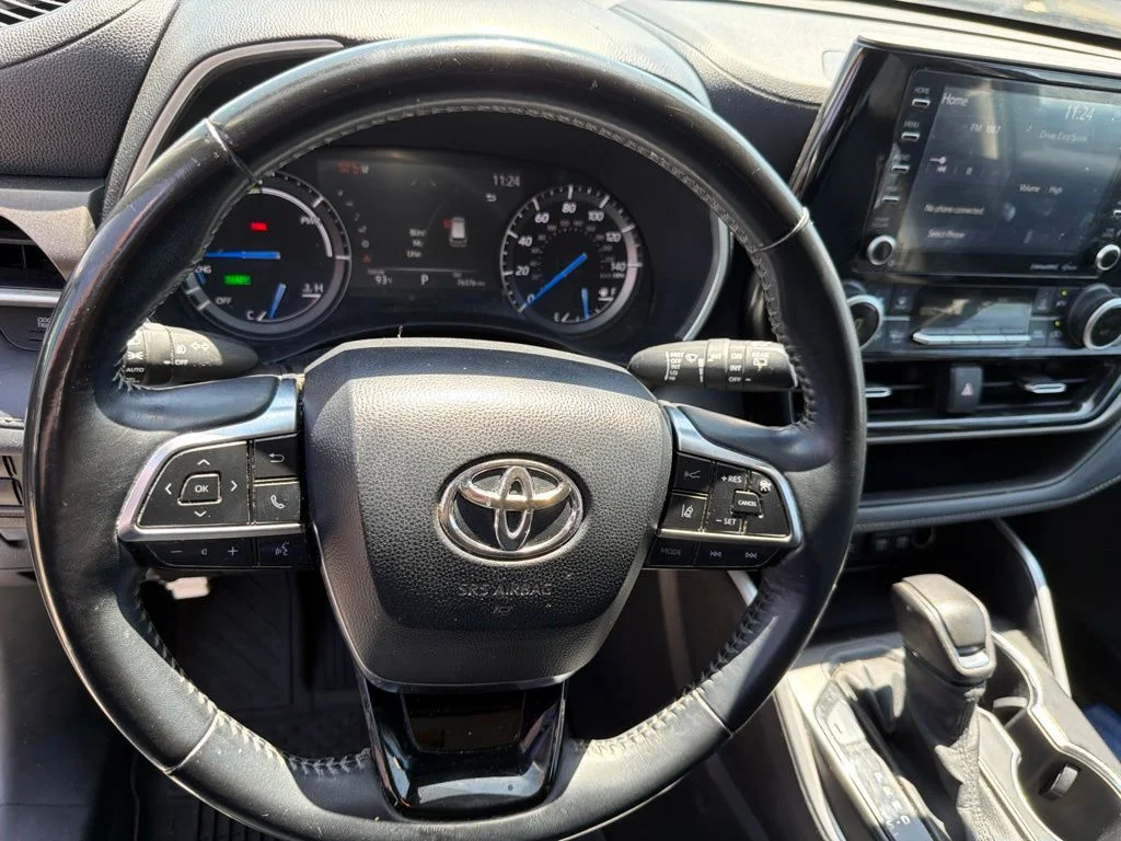 Used 2021 White Toyota XLE image 15