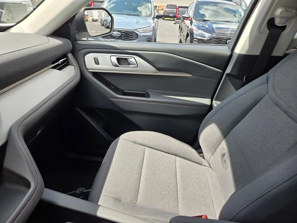 Used 2026 Space White Metallic Ford Active image 14
