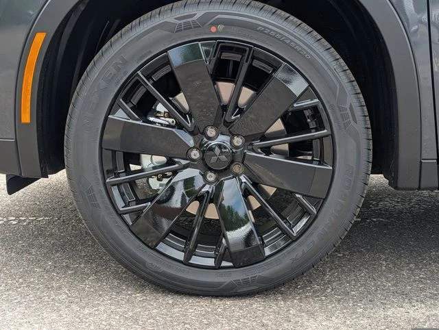 New 2026 Graphite Gray Mitsubishi LE 1.5T S-AWC image 3