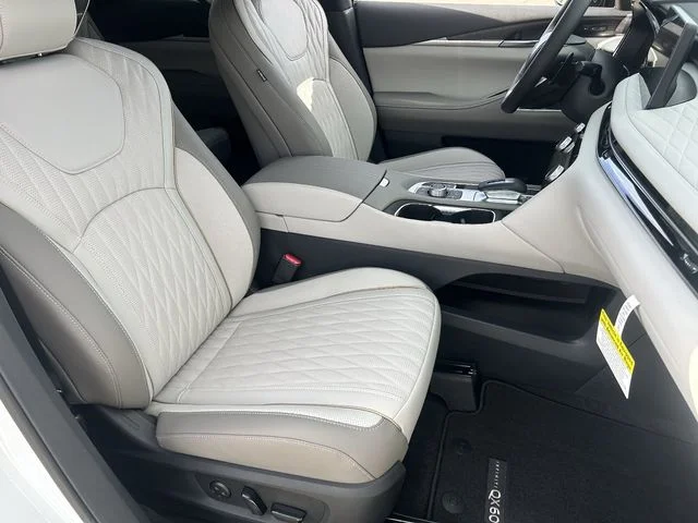 New 2027 2T RAD WHT INFINITI Autograph AWD image 12