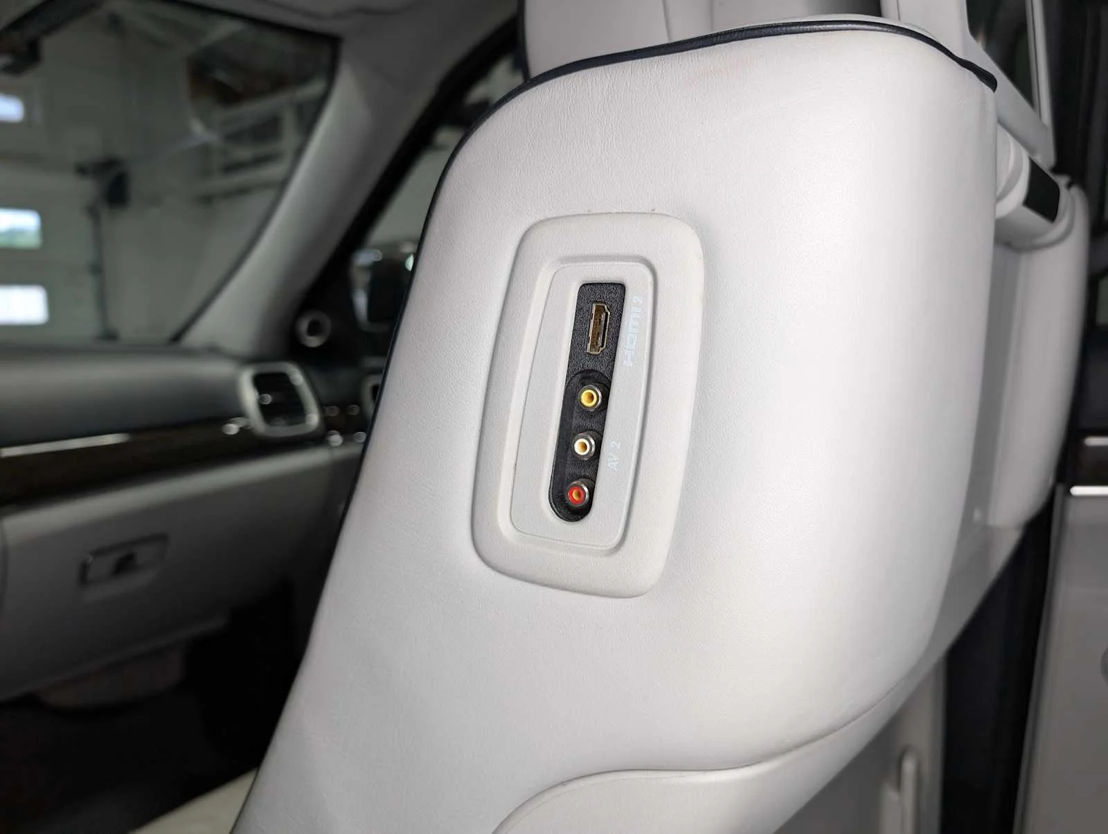 Used 2018 Granite Crystal Metallic Clearcoat Jeep Summit image 24