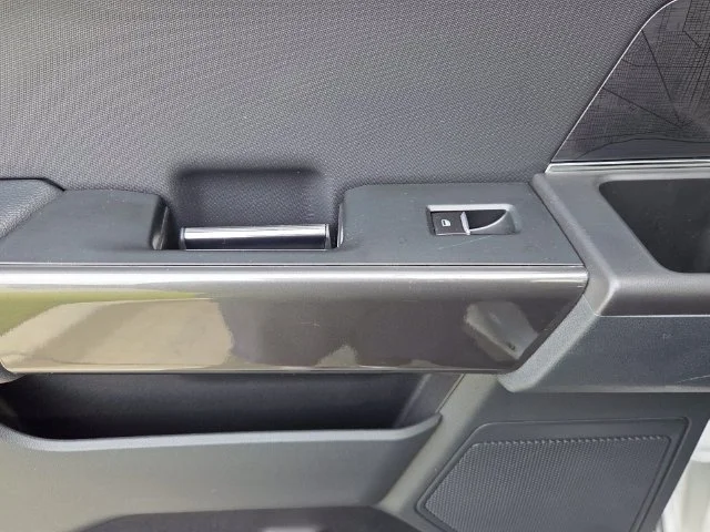 Used 2023 White Ford XLT image 12