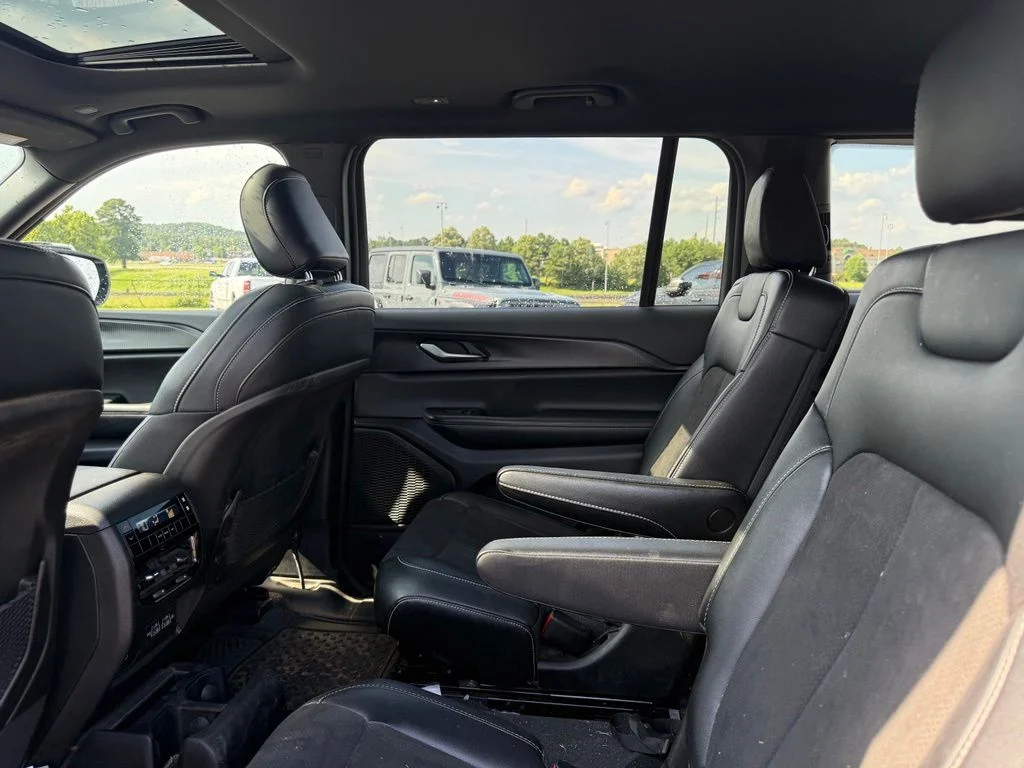 Used 2023 Silver Jeep Altitude image 20