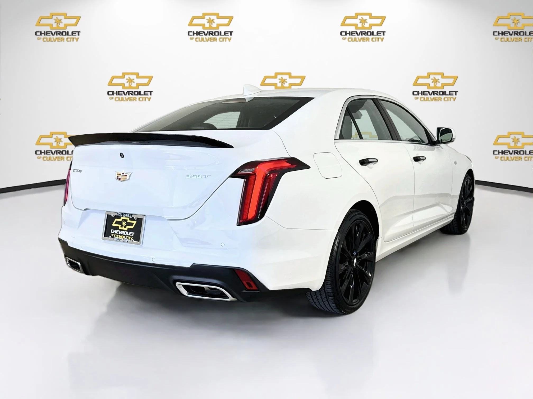 Used 2022 SUMMIT WHITE Cadillac Luxury image 8
