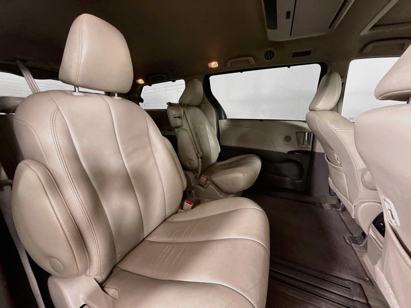 Used 2013 Black Toyota XLE image 42
