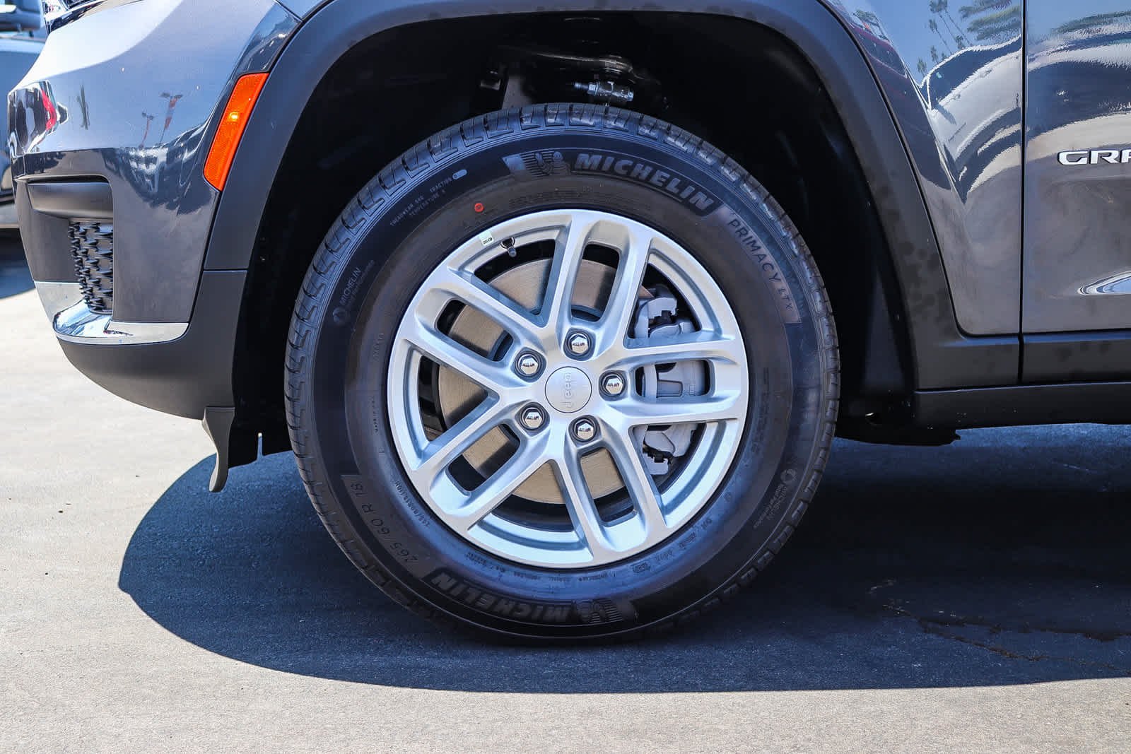 New 2026 Baltic Gray Metallic Clear-Coat Exterior Paint Jeep Laredo image 10