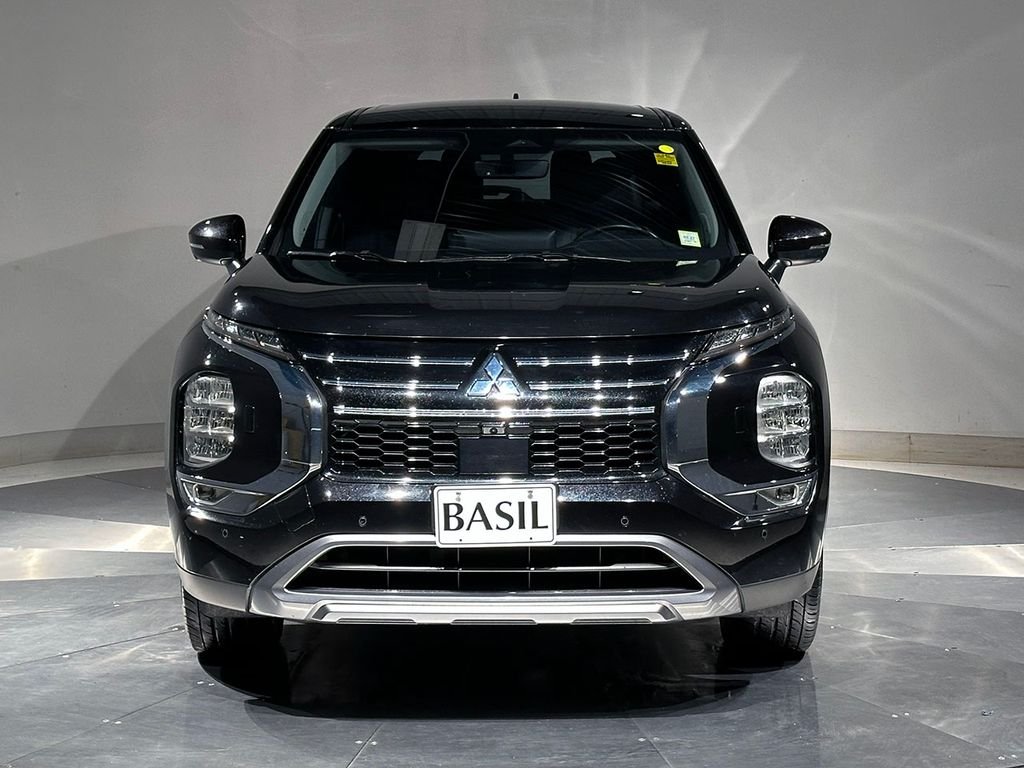 Used 2025 Silver Mitsubishi  image 9