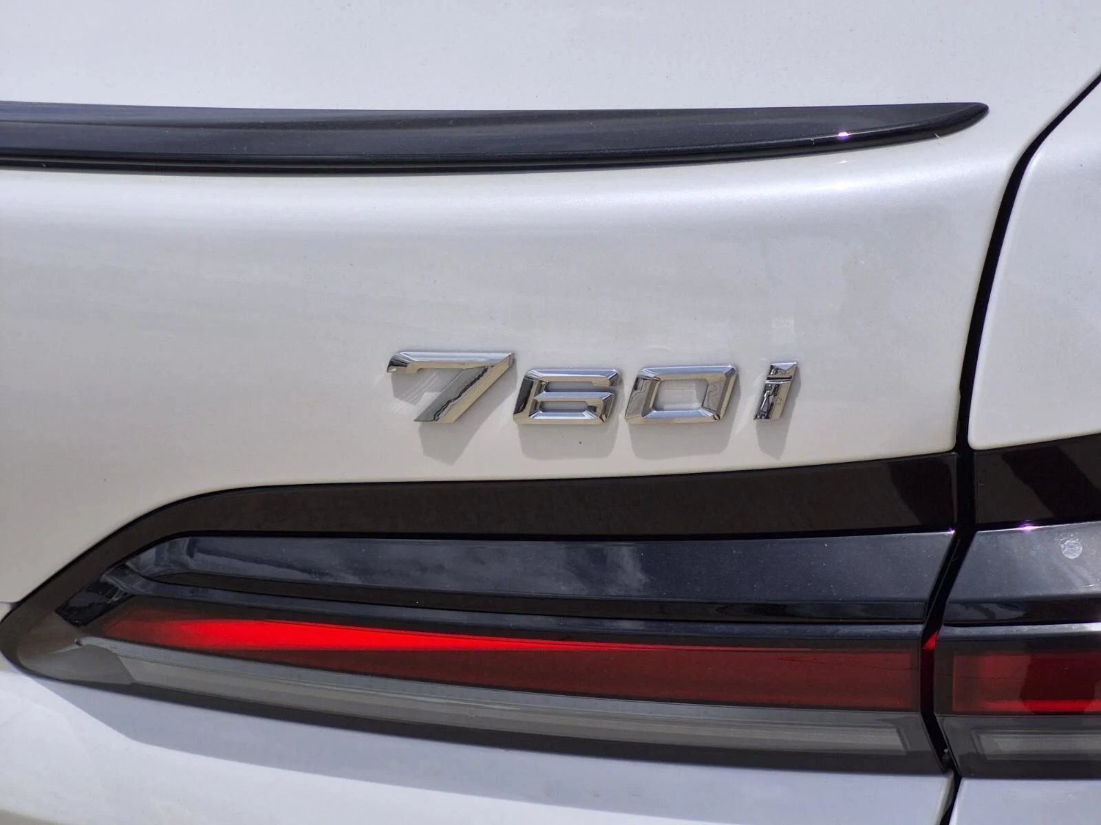 New 2026 Mineral White Metallic BMW 760i xDrive image 8