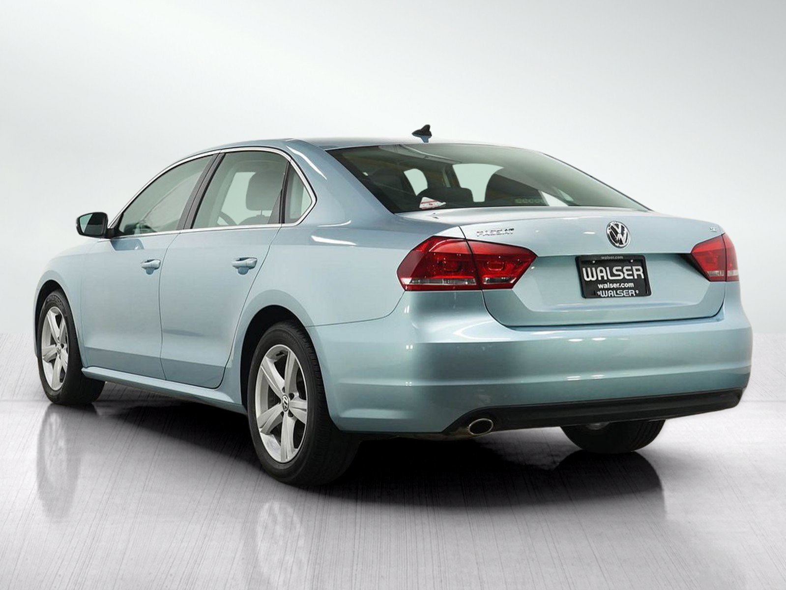 Used 2013 Glacier Blue Metallic Volkswagen 2.5 SE image 3