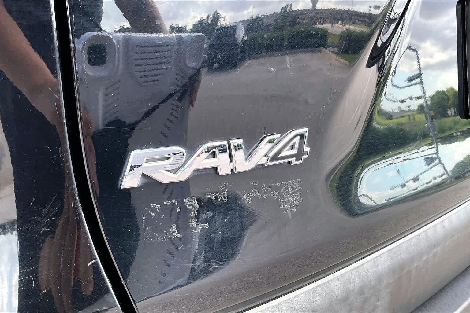 Used 2019 Midnight Black Metallic Toyota LE image 10
