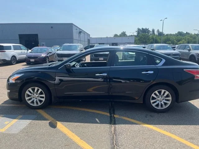 Used 2015 Super Black Nissan 2.5 S image 6