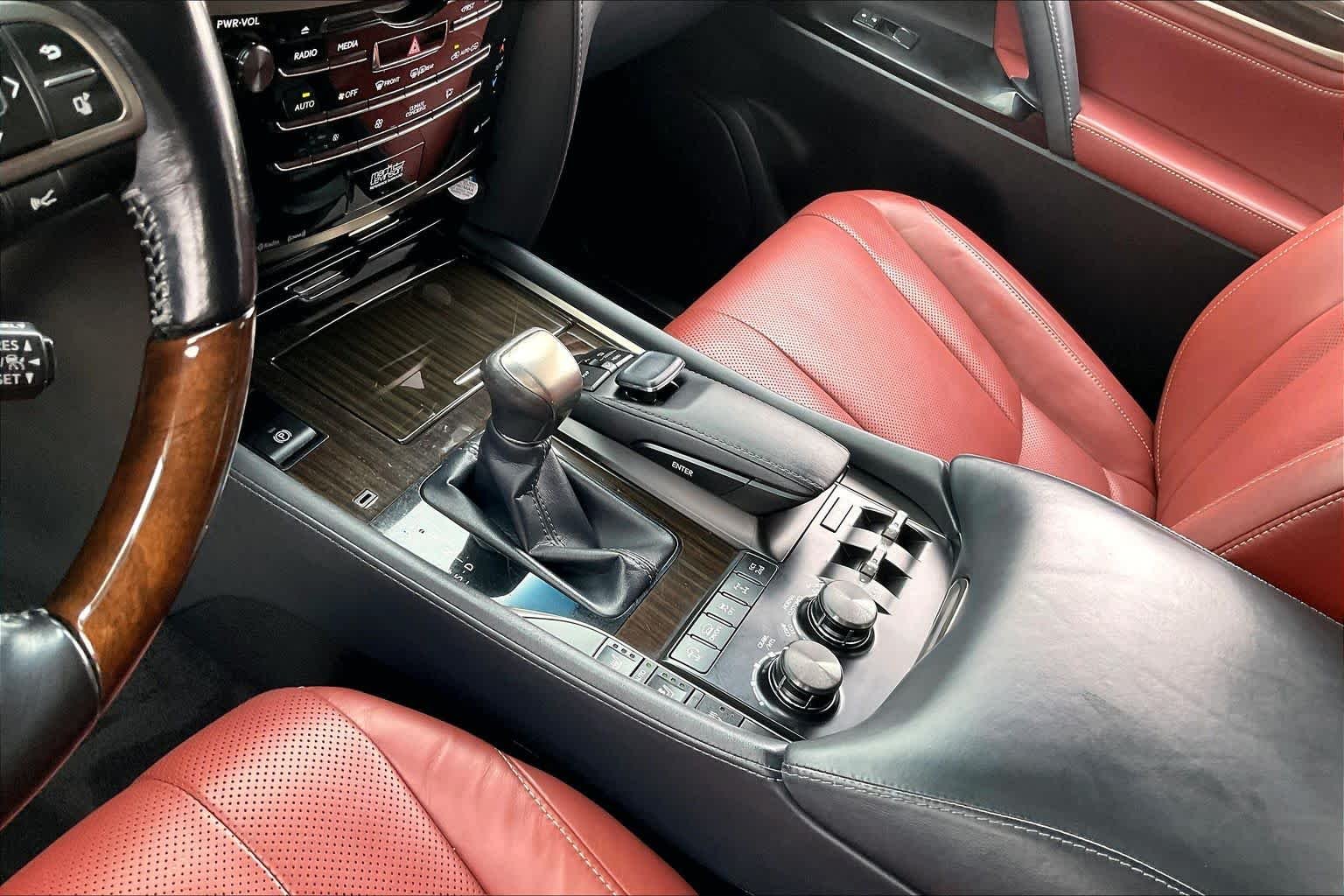 Used 2019 Atomic Silver Lexus  image 14