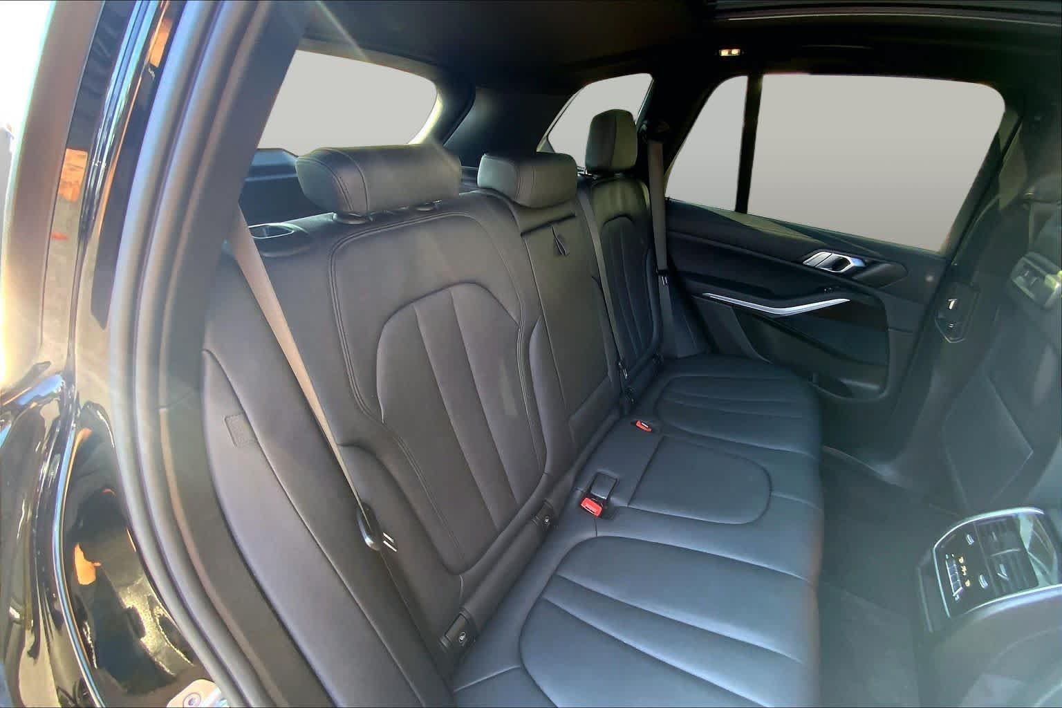Certified Used 2021 Jet Black BMW xDrive40i image 19