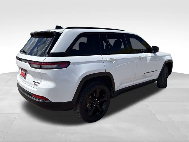 Used 2024 White Jeep Limited image 7