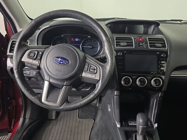 Used 2018 Red Subaru 2.5i Touring image 9