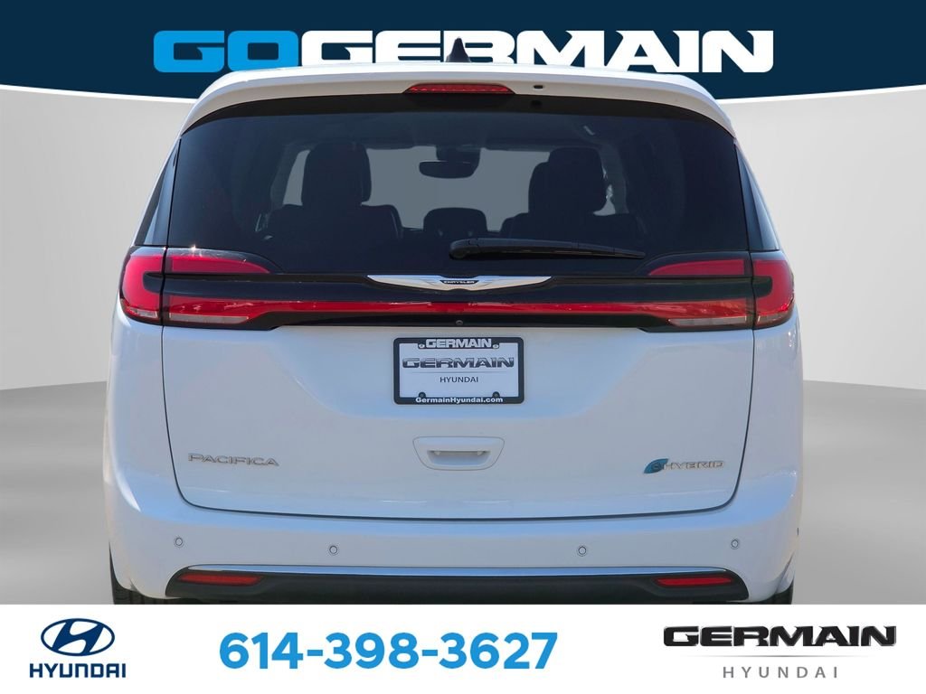 Used 2023 White Chrysler Touring L image 9