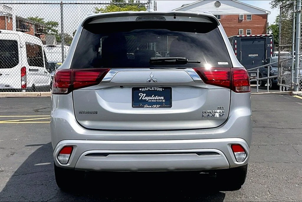 Used 2019 Alloy Silver Metallic Mitsubishi SEL image 3