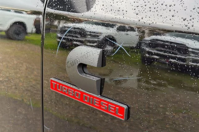 New 2026 Diamond Black Crystal Pearl-Coat Exterior Paint RAM Laramie image 7