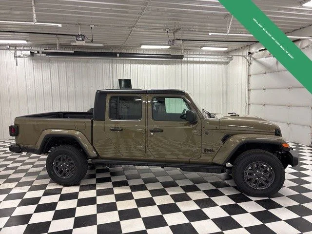2026 Jeep Gladiator Sport S Auto's photo