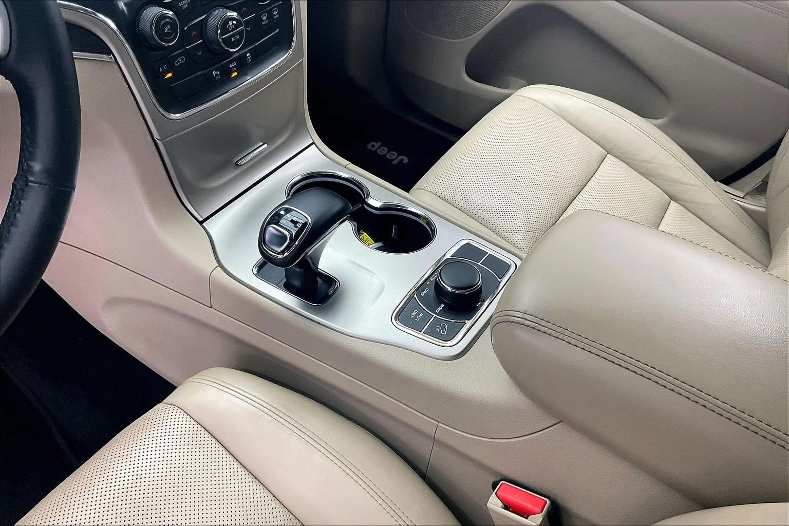 Used 2014 Granite Crystal Metallic Clearcoat Jeep Limited image 16