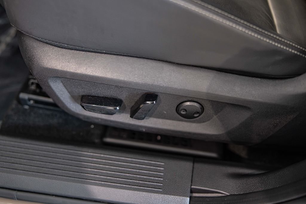 Used 2025 Black Nissan SL image 23
