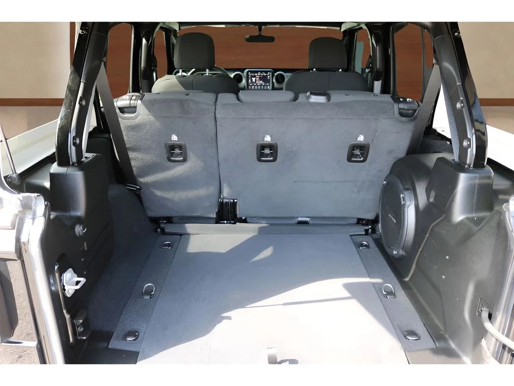 Used 2021 Black Jeep Unlimited Sport S image 18