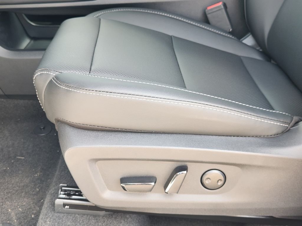 New 2026 Everest White Pearl TriCoat Nissan SL image 23