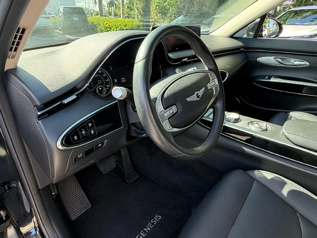 Used 2025 Black Genesis 2.5T image 10