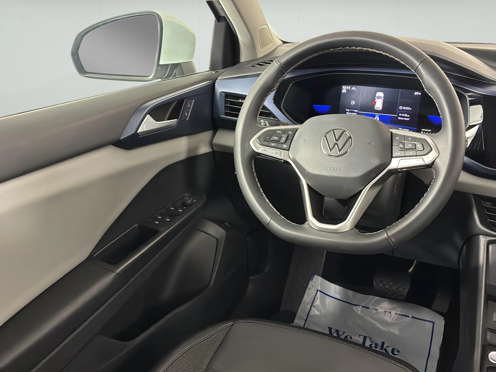 Used 2022 Pure White Volkswagen SE image 16