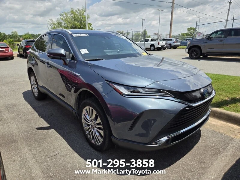 Used 2021 GRAY TOYOTA XLE AWD image 2