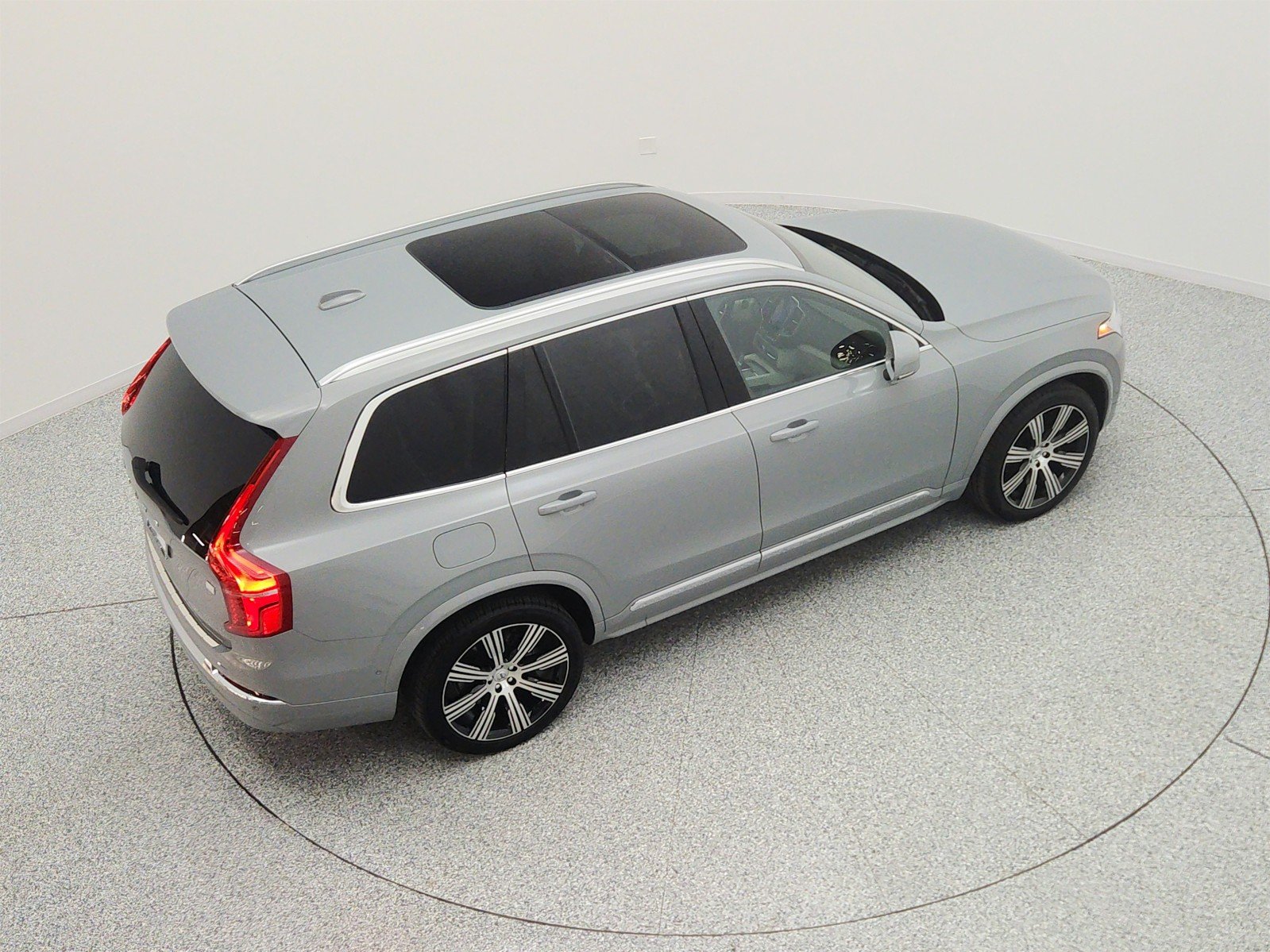 Used 2024 Vapour Grey Metallic Volvo T8 eAWD PHEV Plus 6P image 26