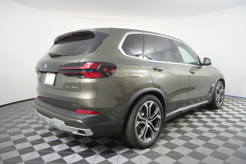 New 2026 Green Metallic BMW xDrive50e image 4