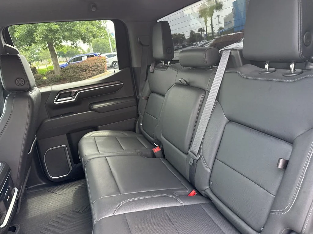 Used 2022 Iridescent Pearl Tricoat Chevrolet LTZ image 13