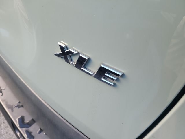 Used 2021  Toyota XLE Premium image 8