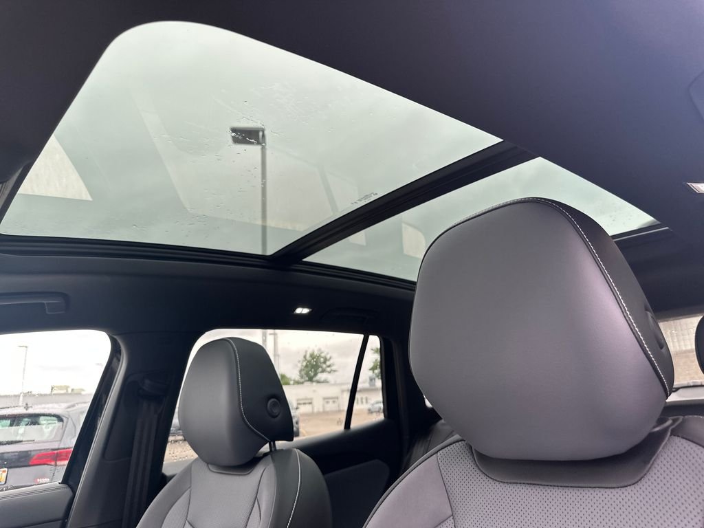 New 2026  Volkswagen 2.0T SE R-Line Black image 11