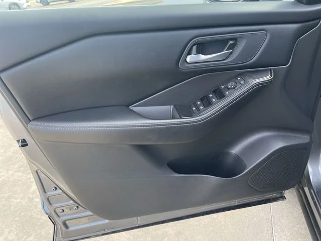 2025 Nissan Rogue SV - Photo 14