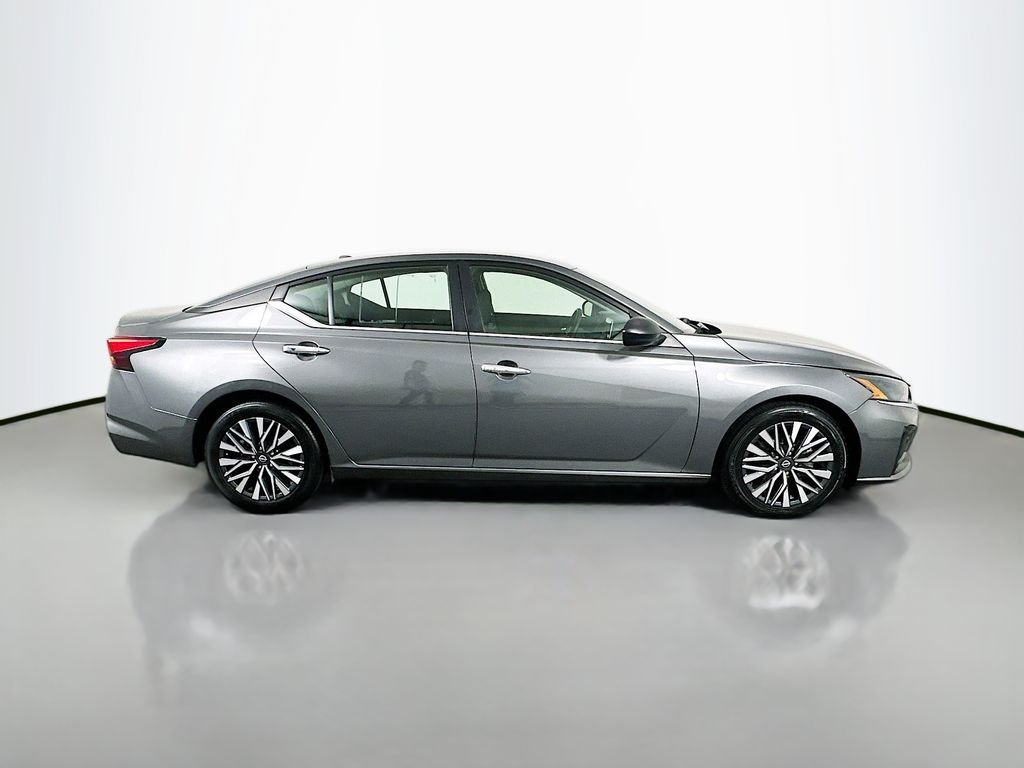 Used 2024 Gun Metallic Nissan 2.5 SV image 4