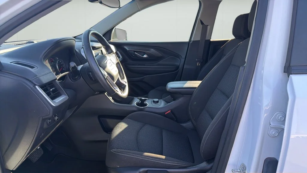 Used 2024 White GMC SLE image 9