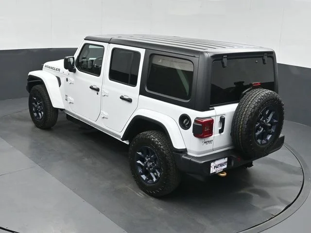 New 2026 Bright White Clear-Coat Exterior Paint Jeep 85th Anniversary Edition image 36