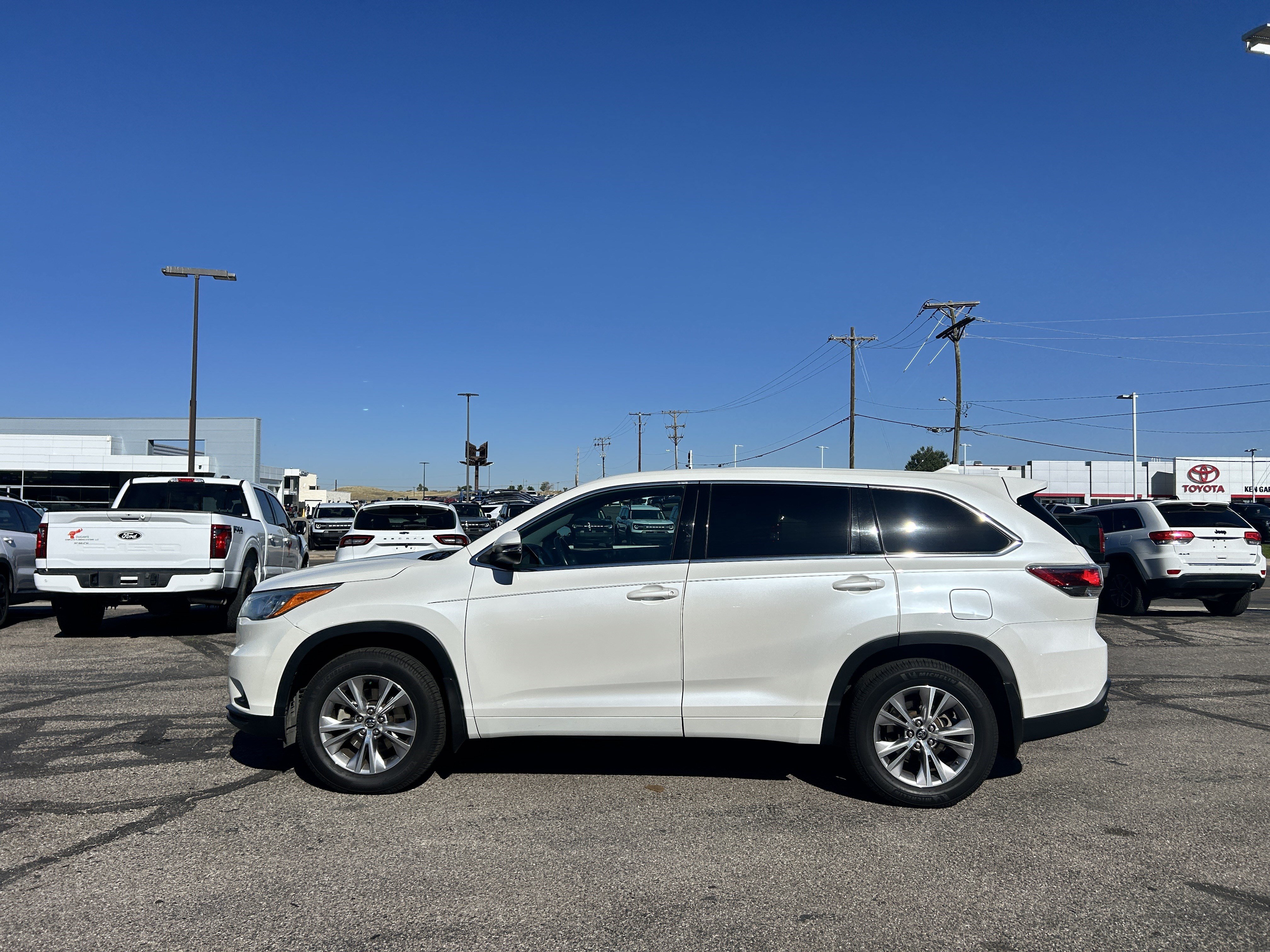 Used 2016 Blizzard Pearl Toyota LE image 2