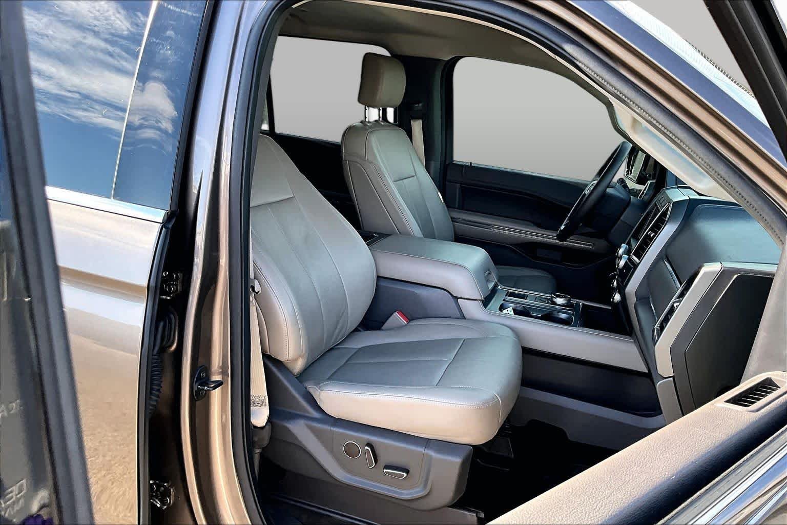 Used 2019 Stone Gray Ford XLT image 11