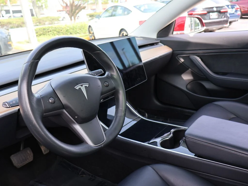 Used 2018 Red Tesla Long Range image 27