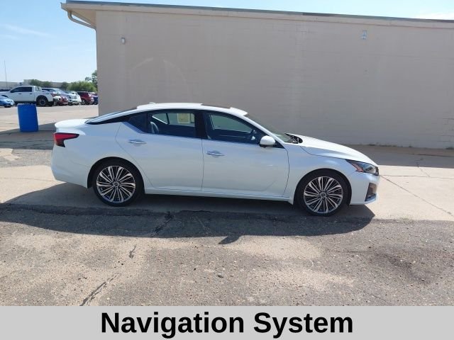 Used 2023 Pearl White Nissan 2.5 SL image 3