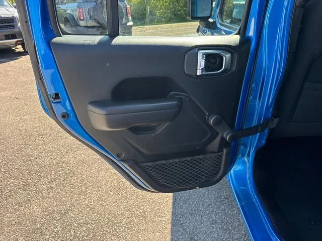 Used 2020 Blue Jeep Sport image 14