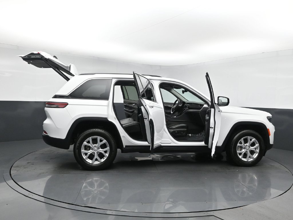 Used 2023 White Jeep Limited image 27