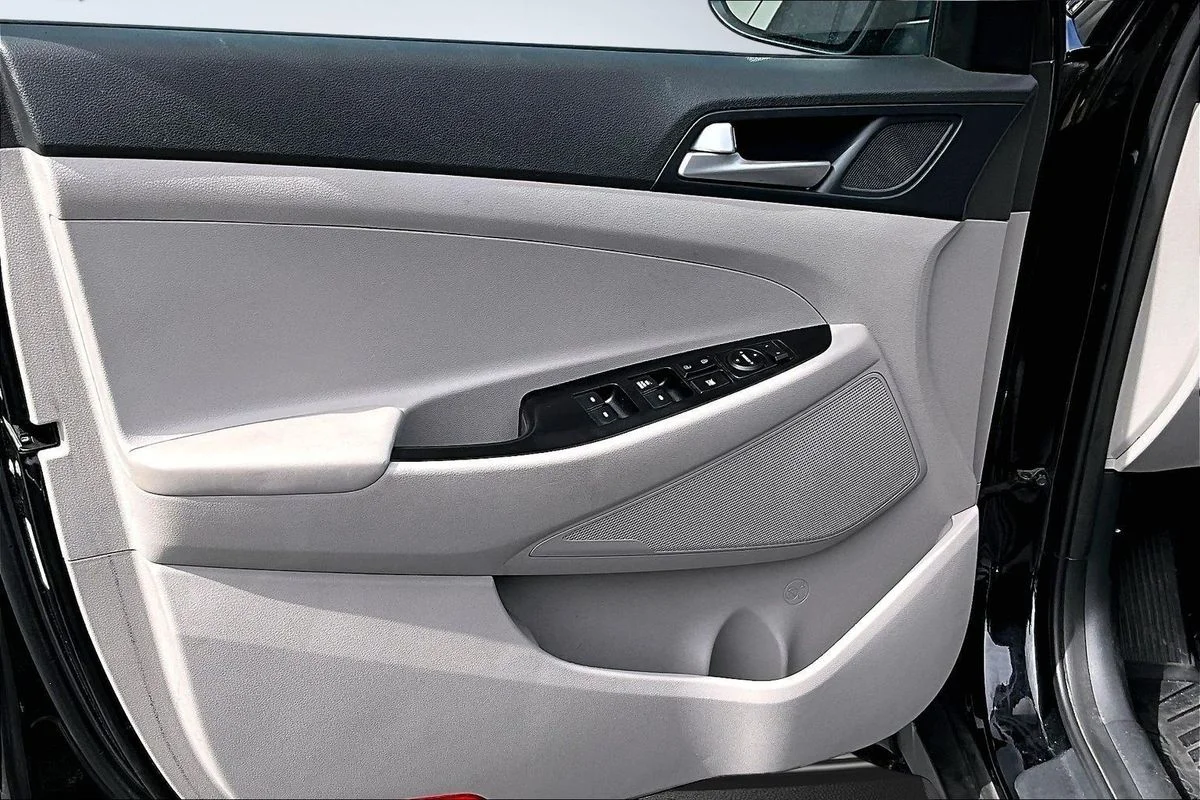 Used 2020  Hyundai SE image 20